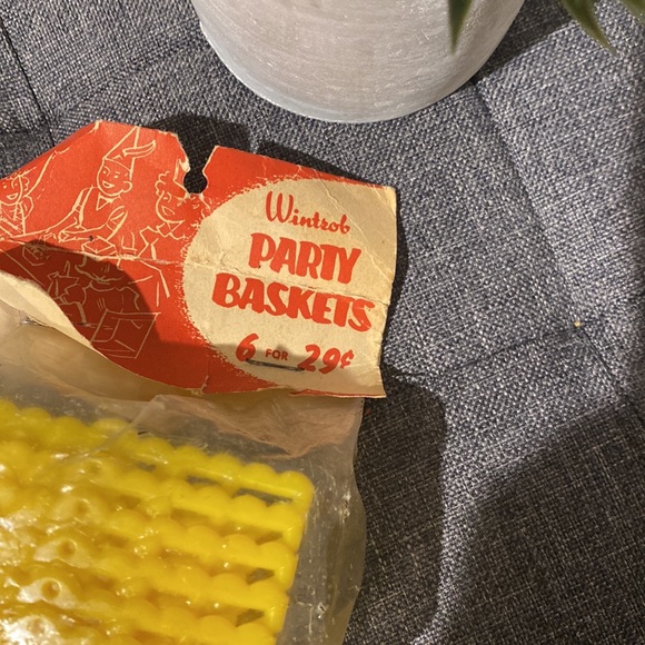 Vintage Wintrob Party Baskets - Picture 2 of 3